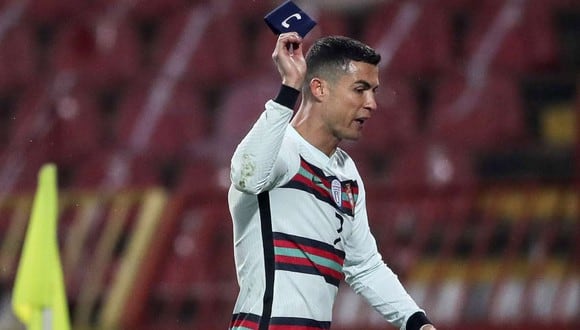 Cristiano Ronaldo fue criticado por lanzar la cinta de capitán de la selección portuguesa. (Foto: EFE)