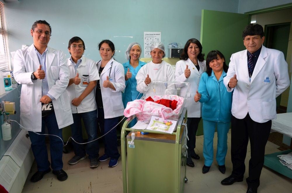Médicos de EsSalud salvan a  bebé que nació con solo 700 gramos de peso. (Foto: EsSalud)