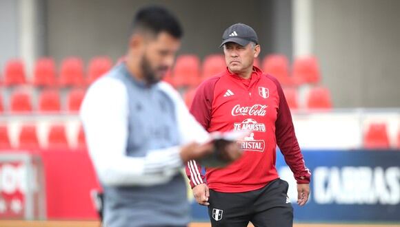 Juan Reynoso hará un cambio sustancial en la defensa de la selección peruana para el Perú vs. Alemania. Foto: FPF