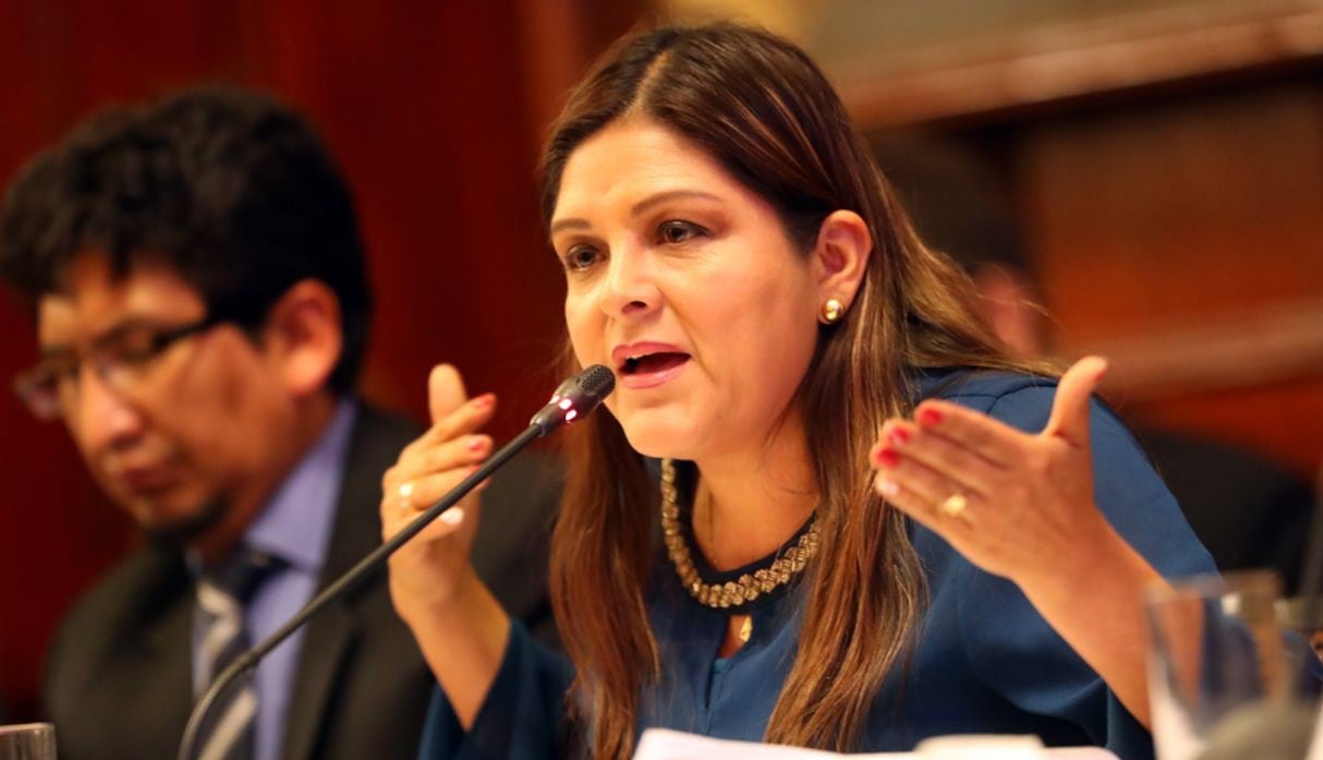 Karina Beteta, congresista de Fuerza Popular, tuvo una discusión con un periodista cusqueño, a quien llamó "antifujimorista". (Fotos: USI)