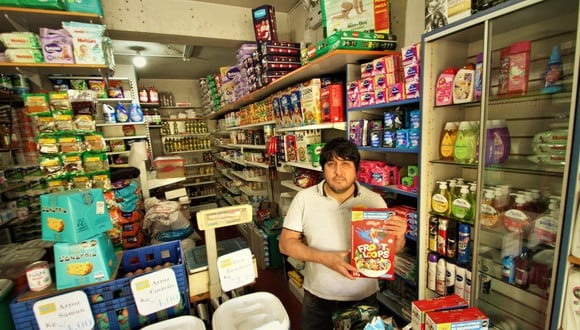Yonny Izaguirre Cadillo ofrece de todo en su tienda ubicada en el Callao.