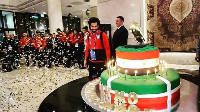 Rusia 2018: Mohamed Salah quedó listo para jugar por Egipto y lo celebró con tremenda torta. (Fotos: AFP/Twitter)