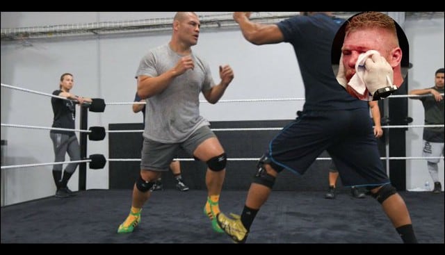 Caín Velásquez aplastó a Brock Lesnar. (WWE/ Redes sociales)