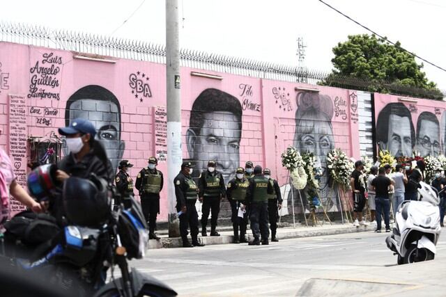En el lugar también se hizo presente miembros de la policía nacional del Perú a fin de garantizar que el evento religioso se realice sin alterar el orden público. (Foto: Jesus Saucedo / @photo.gec)