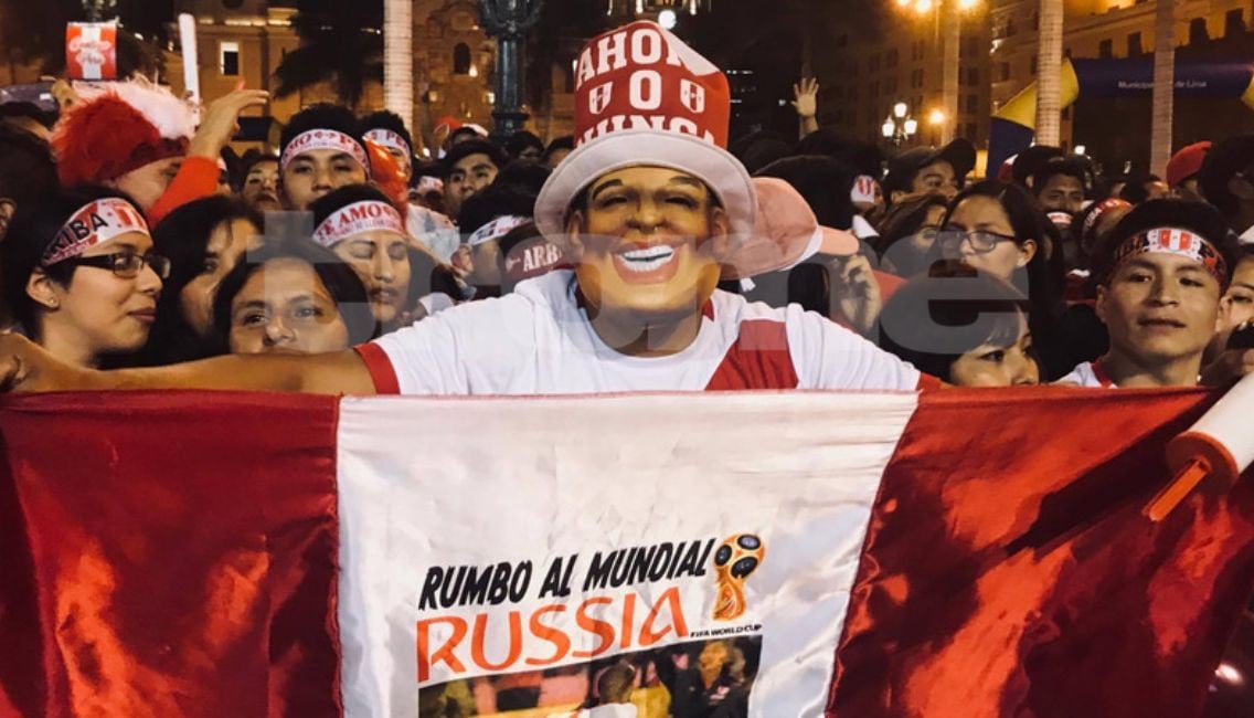 Perú vs. Nueva Zelanda: Hinchas arman la fiesta en la Plaza de Armas