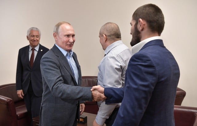 El líder del gobierno ruso Vladimir Putin felicitó a Khabib Nurmagomedov por su gran victoria. (Redes sociales)