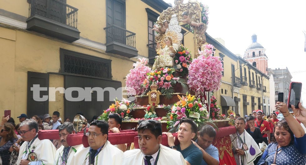 Niño Jesús ‘El doctorcito’ derramó bendiciones al ritmo de villancicos en el Centro de Lima. Foto: Isabel Medina | TROME