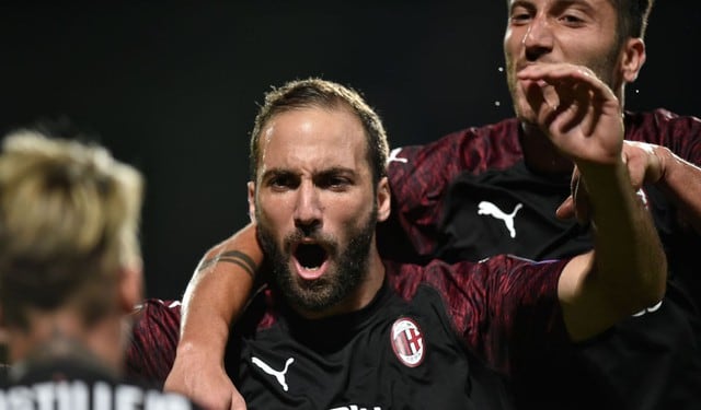 Gonzalo Higuaín marcó GOLAZO del triunfo para Milan en la Europa League | VIDEO