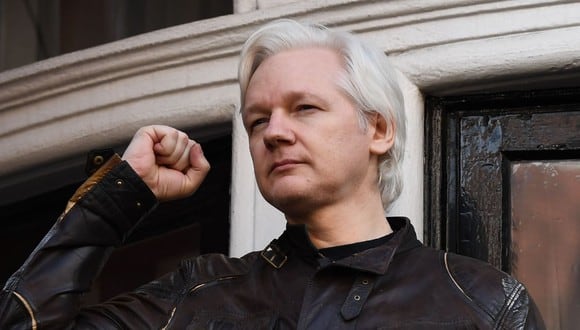 Imagen de archivo del fundador de Wikileaks, Julian Assange, cuando estaba asilado en la Embajada de Ecuador, en Londres. (Foto de Justin TALLIS / AFP).