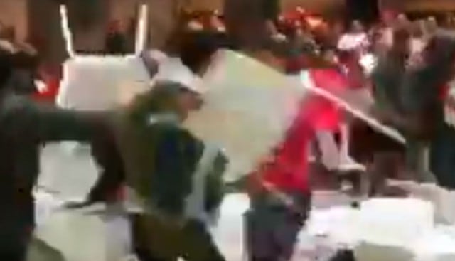 Disturbios en centro comercial de el Callao por el Perú vs. Francia. Foto: Captura de pantalla de Twitter