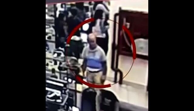 Anciano roba celular en zapatería, dueña ubica su teléfono por GPS pero ladrón lo niega todo. Foto: Captura de América Noticias
