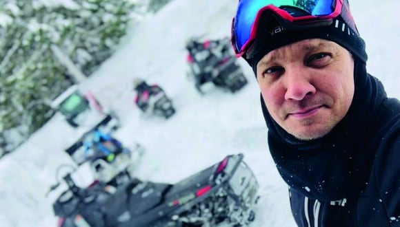 Jeremy Renner, famoso actor de 51 años, sufrió un aparatoso accidente con una maquiná de remover nieve (Foto: Jeremy Renner / Instagram)