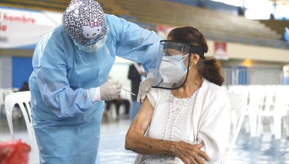 Jornada de vacunación contra el COVID-19 busca inmunizar a personas mayores de 50 años. (Foto: GEC)
