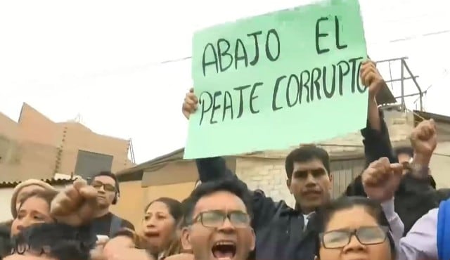 Vecinos indignados por peajes abusivos piden anular contrato con Rutas de Lima. Foto: Captura de ATV Noticias