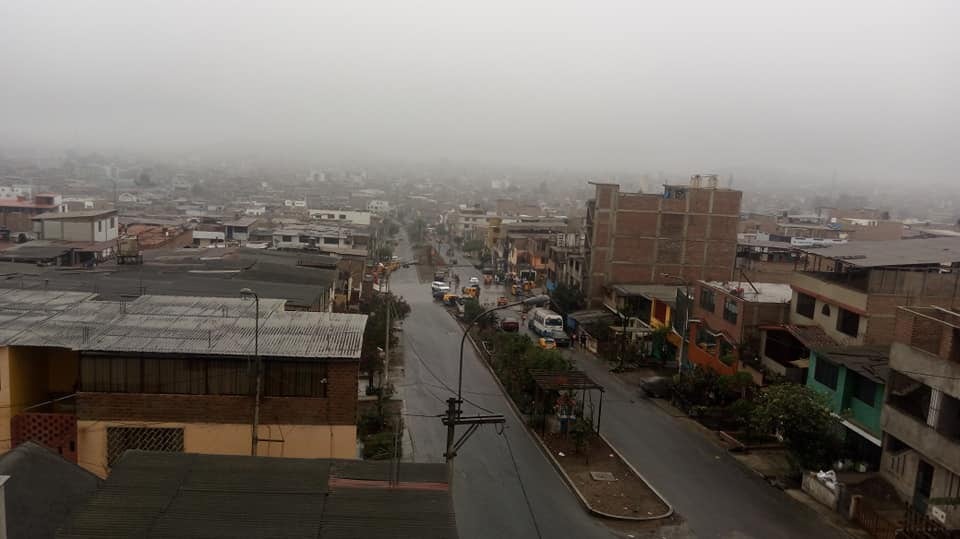 Usuario muestran la neblina en San Juan de Miraflores. (Foto: Facebook)