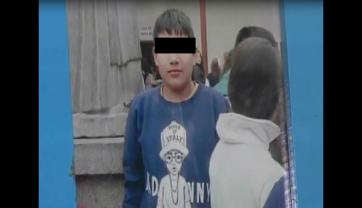 Madre de menor baleado en Trilce denuncia que padre del responsable solo le dio 1300 soles para sepelio. Foto: Captura de América Noticias