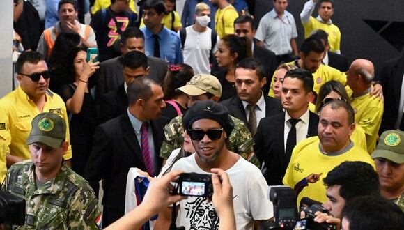 Ronaldinho y su hermano son acusados de ingresar a suelo guaraní con pasaportes falsos. (Foto: AFP)