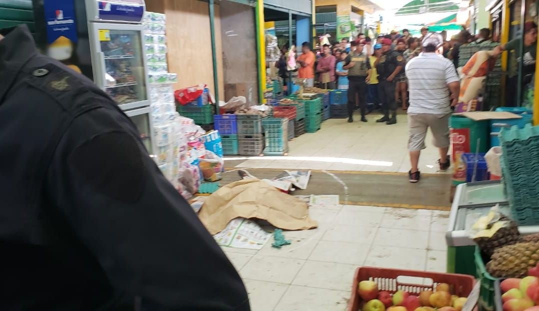 Callao: mujer fue asesinada a balazos por su pareja dentro del mercado Santa Rosa (FOTOS: Joseph Angeles)