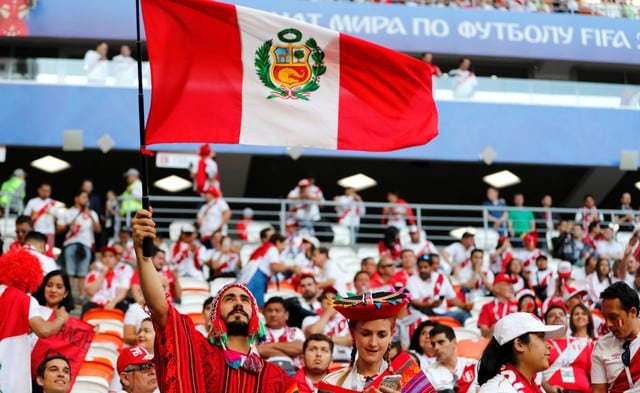 Miles de hinchas peruanos se encuentran en el Mordovia Arena alentando a Perú en su debut en el Mundial Rusia 2018 después de 36 años. (Fotos: Agencias)