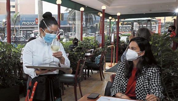 Restaurantes deberán pagar un nuevo seguro complementario a sus trabajadores con el SCTR. (Fotos: GEC)