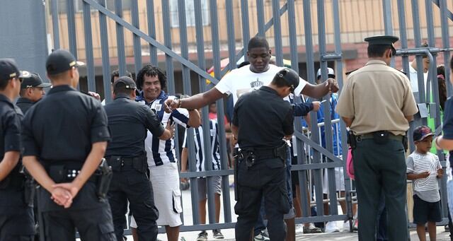 Hinchas de Alianza Lima estarán prohibidos de lucir camiseta blanquiazuil para clásico del sábado en el Estadio Nacional