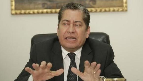 Exintegrante del Tribunal Constitucional, Eloy Espinosa-Saldaña, fue acusado de maltratos por su esposa. (GEC)