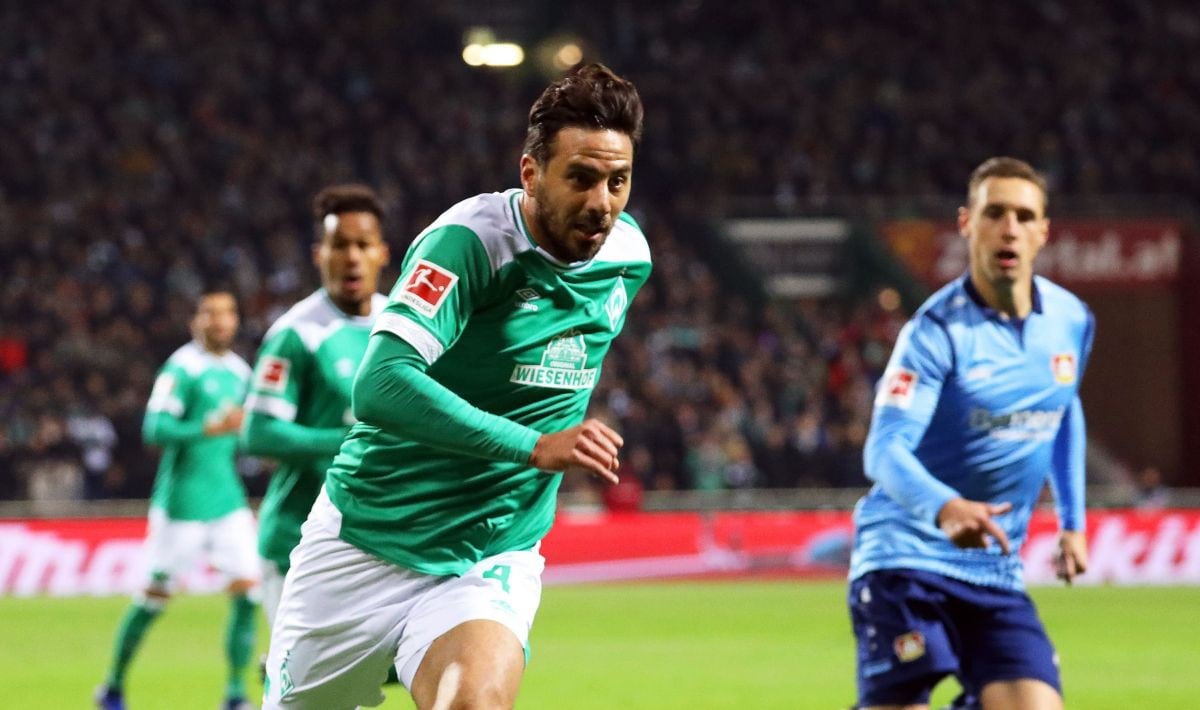 Claudio Pizarro en el Werder Bremen vs Bayer Leverkusen por Bundesliga