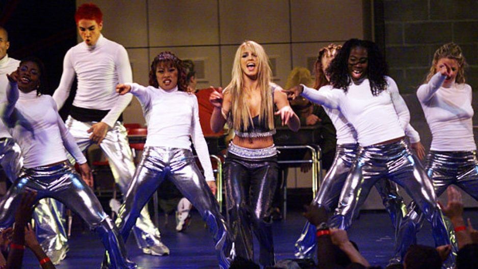 Britney Spears empezó a escribir su historia de éxito en los MTV VMA con su debut en 1999 junto a N’Sync con la canción ‘Baby one more time’.