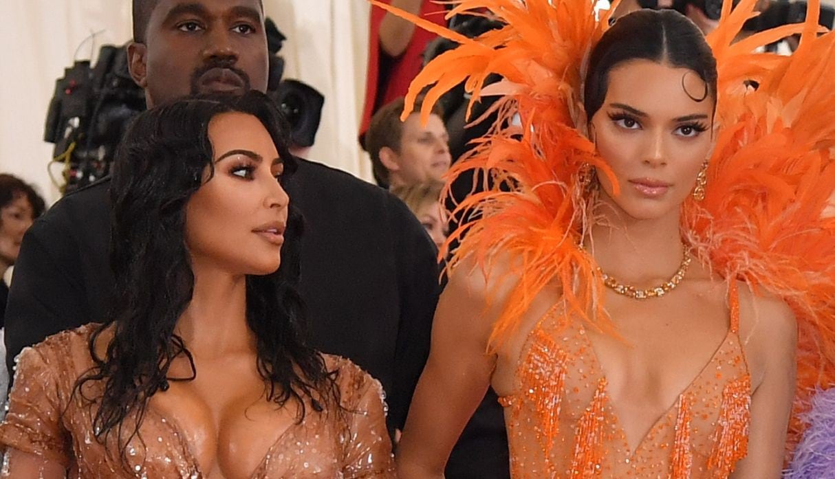Kim Kardashian se refirió al comentario de Kendall Jenner, quien dijo no estar muy a gusto con el nombre del menor de sus sobrinos. (Foto: AFP)