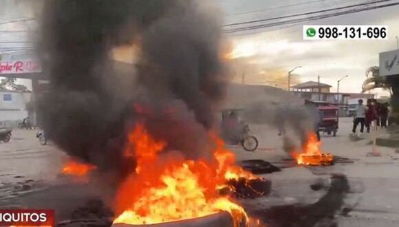Con quema de llantas y otros objetos, protestantes acatan segundo día de paro a nivel nacional  gremios de transportistas de carga pesada y agricultores. (Captura: América Noticias)
