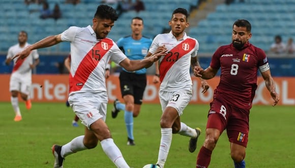 Carlos Zambrano fue titular en la Copa América Brasil 2019. (Foto: AFP)