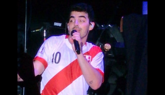 Joe Jonas se pone la camiseta de Perú. Foto: Twitter