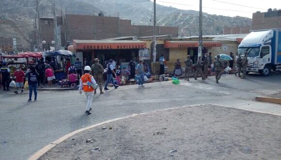Las Fuerzas Armadas y Policía resguardan los mercados de Pachacámac. (Facebook)