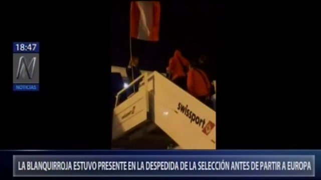 Selección peruana: afortunados hinchas despidieron a jugadores antes de subir al avión