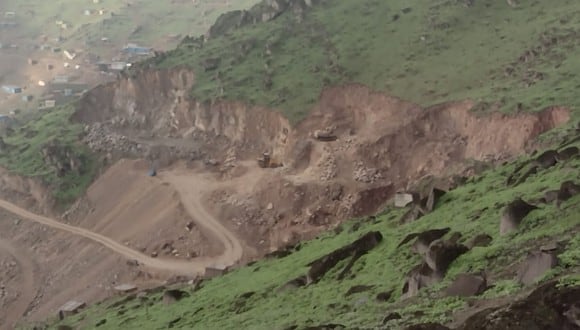 Maquinaria pesada captada en este paraje natural, que desde varios años viene siendo afectada por traficantes de tierras. (Foto: Twitter Eddy Martín)