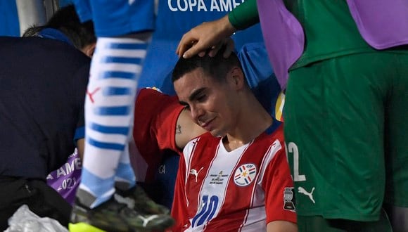 Almirón se lesionó en el primer tiempo del Uruguay vs. Paraguay. (Foto: AFP)