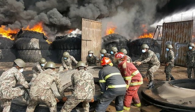 Incendio en Comas. Foto: Twitter / Ejército del Perú