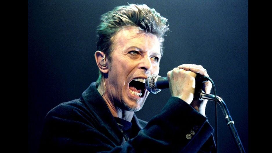 El rockero David Bowie murió el domingo a los 69 años rodeado de su familia tras luchar contra el cáncer por 18 meses. (Foto: Agencias)