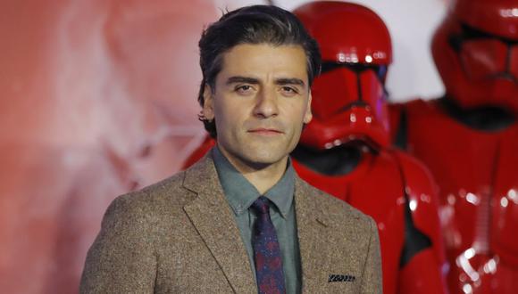 US actor Oscar Isaac poses on the red carpet upon arrival for the European film premiere of Star Wars: The Rise of Skywalker in London on December 18, 2019. (Photo by Tolga AKMEN / AFP)