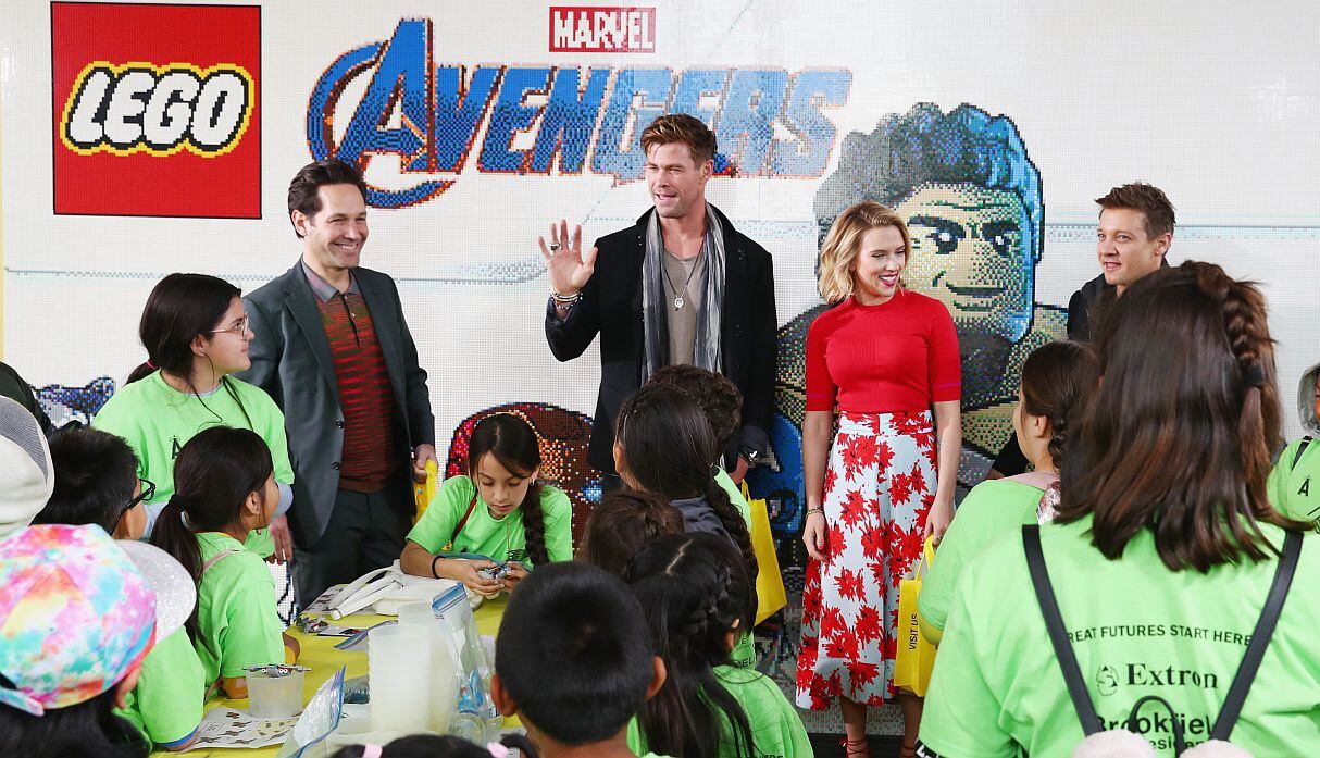 Protagonistas de Avengers Endgame sorprendieron a todos al llegar a Disneylandia. (Foto: AFP)
