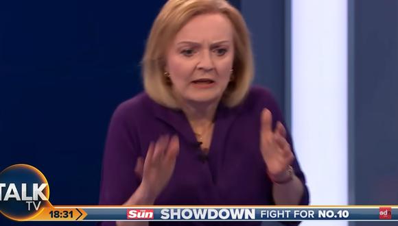 La reacción de la candidata Liz Truss, al ver el desmayo de la presentadora Kate McCann. (Foto: Captura de video)