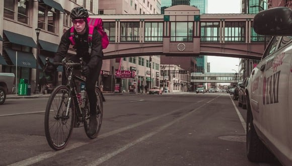 Recomendaciones para mejorar la convivencia de los ciclistas y conductores. (Foto: Pexels)