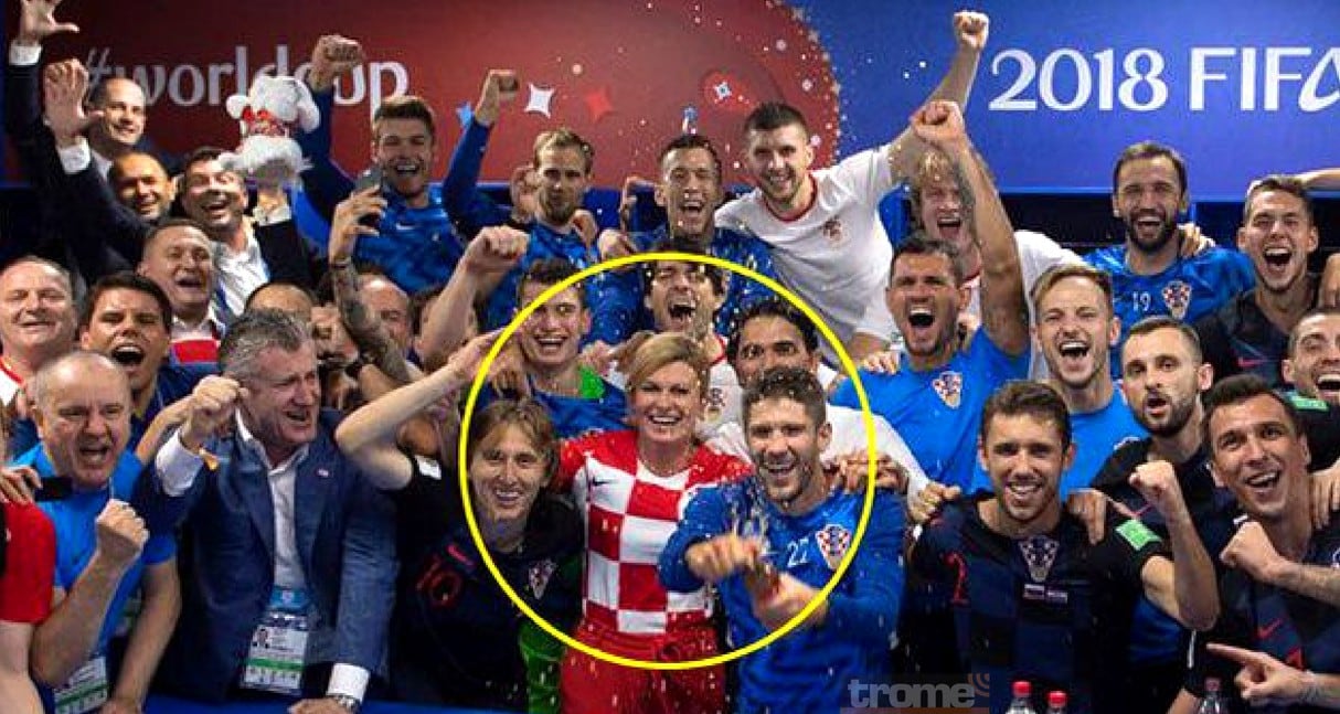 Bella presidenta de Croacia sorprendió a su selección en el vestuario ganador