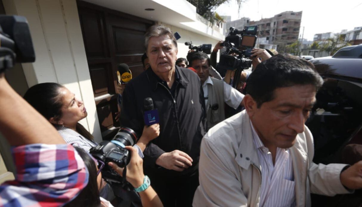 Alan García denunció un presunto chuponeo por parte de personal del Ministerio del Interior en las afueras de su vivienda. (Fotos: Mario Zapata)
