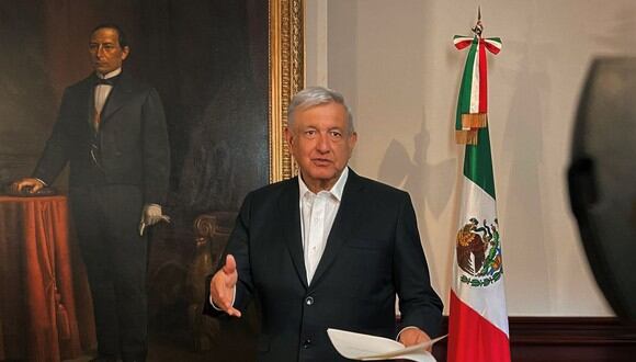 Fotografía cedida por la Presidencia de México, del mandatario mexicano, Andrés Manuel López Obrador, durante un mensaje en Palacio Nacional de Ciudad de México. (EFE/Presidencia de México).