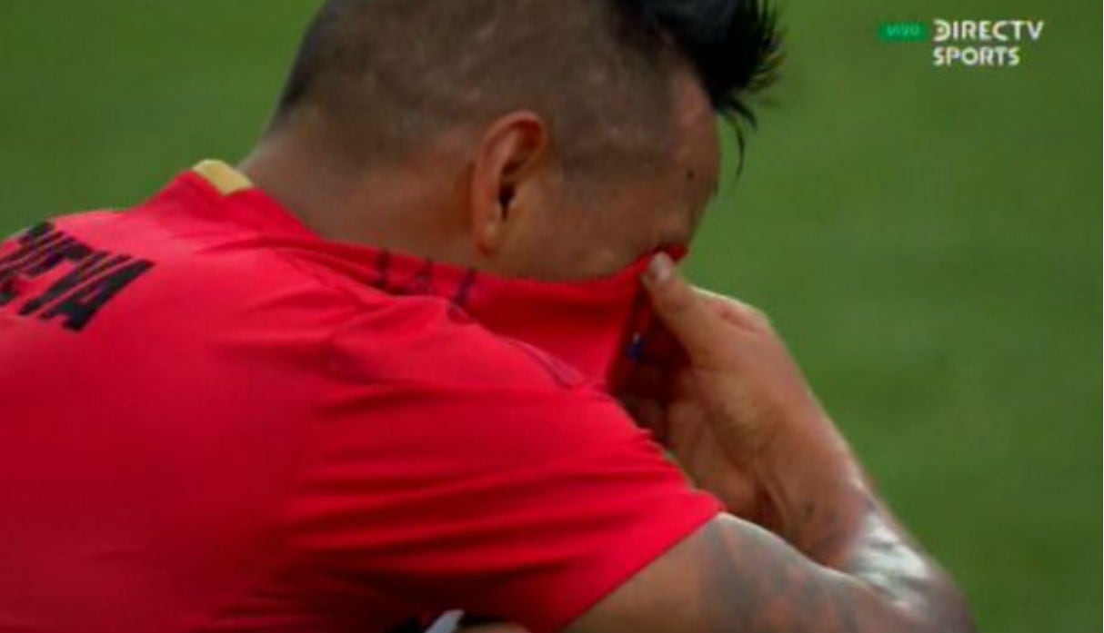 Paolo Guerrero consoló a Christian Cueva tras romper en llanto al final del Perú vs Australia | VIDEO