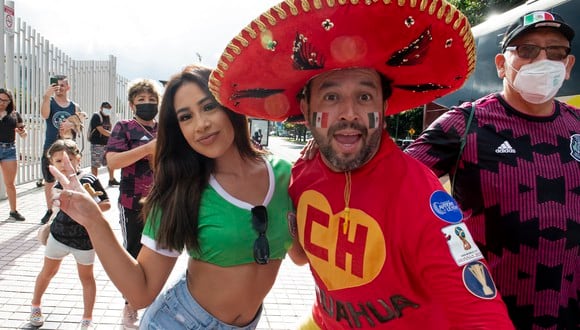 Fanáticos de México animan afuera del Estadio Nacional antes del partido de clasificación de Concacaf para la Copa Mundial de la FIFA Qatar 2022 contra Costa Rica en San José. (Foto: Ezequiel BECERRA / AFP)