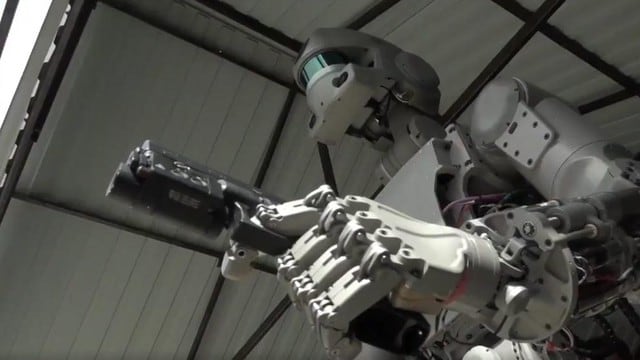 “Robots luchadores rusos, unos tipos con carácter de acero”, fue el comentario que hizo el viceprimer ministro de Rusia en la presentación de las máquinas de guerra del futuro.