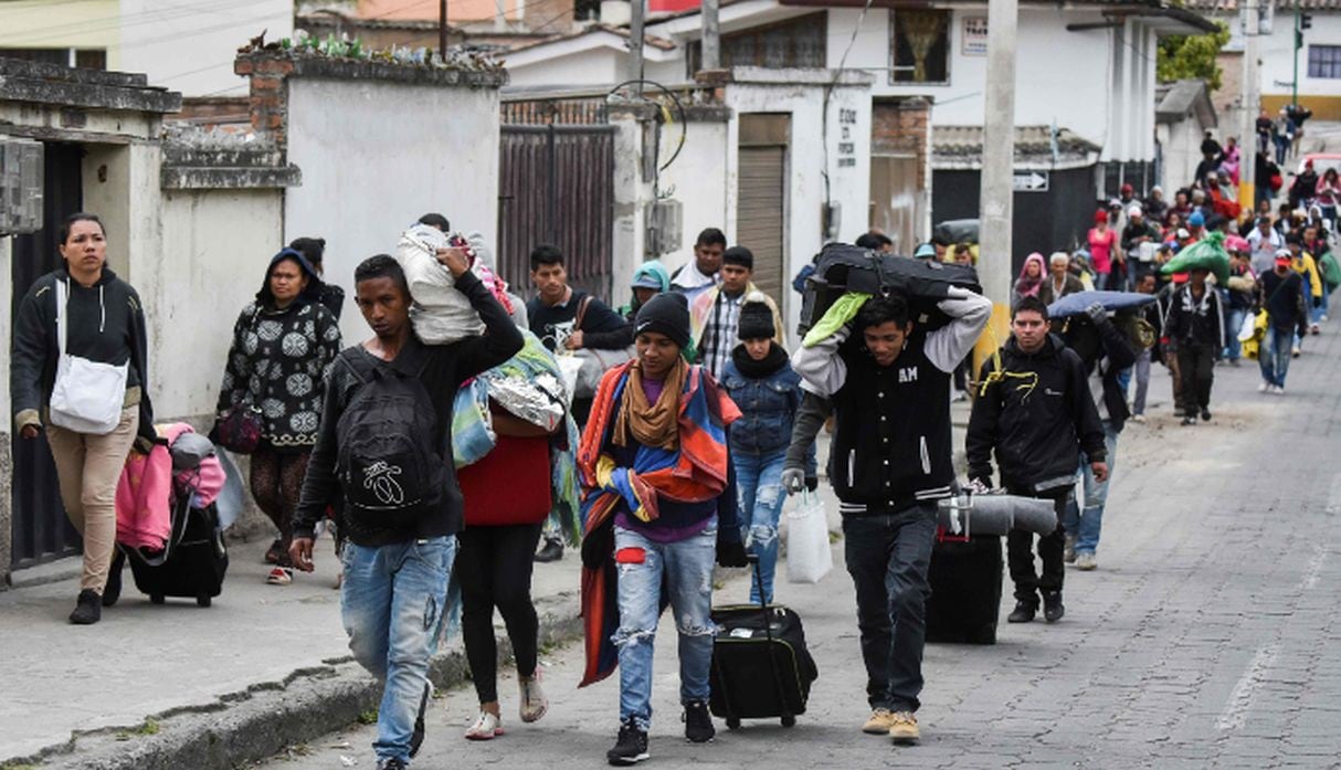 Muchos venezolanos con sus hijos en brazos y durmieron anoche en terminal terrestre. (Fotos: Agencias)