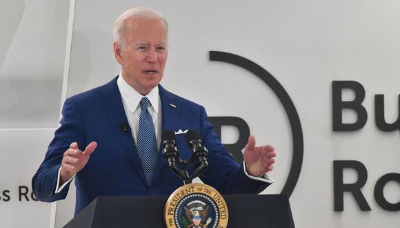 El presidente de EE. UU., Joe Biden, pronuncia un discurso en la reunión trimestral de directores ejecutivos de Business Roundtable en Washington, DC, el 21 de marzo de 2022. (Foto de Nicholas Kamm / AFP)